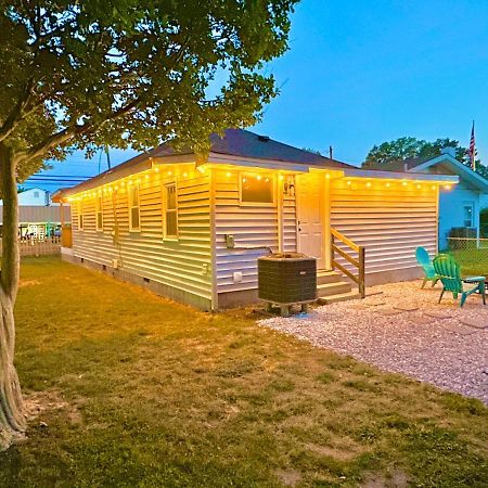 Cottage In Heart Of Colonial Beach, 7 Mins Walk To The Beach Eksteriør billede